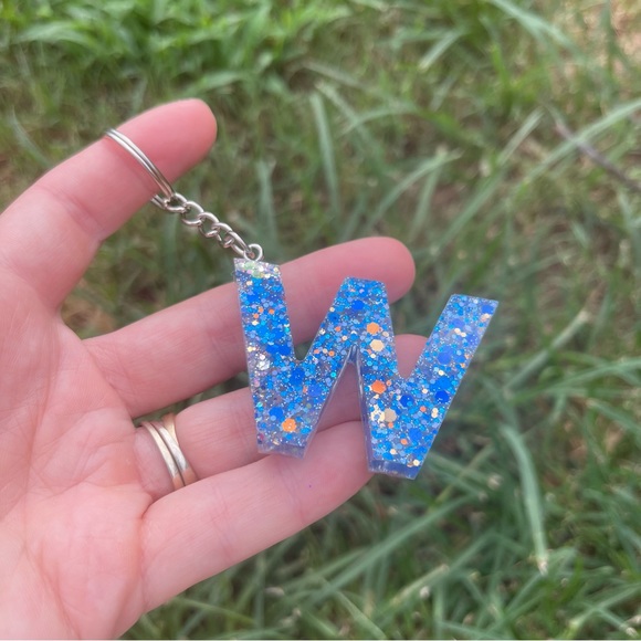 Initial Keychain W Handmade With Resin - Picture 3 of 7